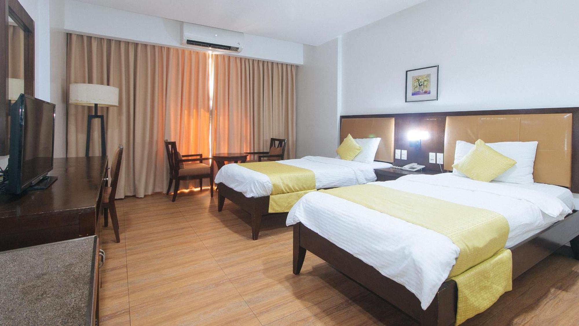 Bliss Hotel San Fernando Pampanga City Exterior foto