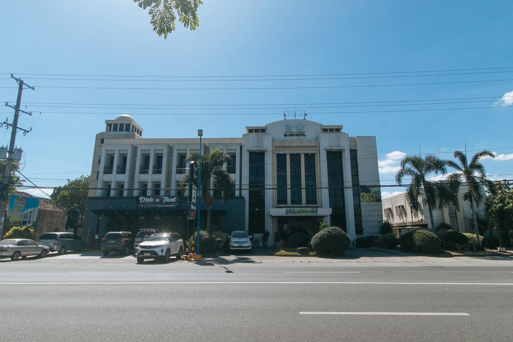 Bliss Hotel San Fernando Pampanga City Exterior foto