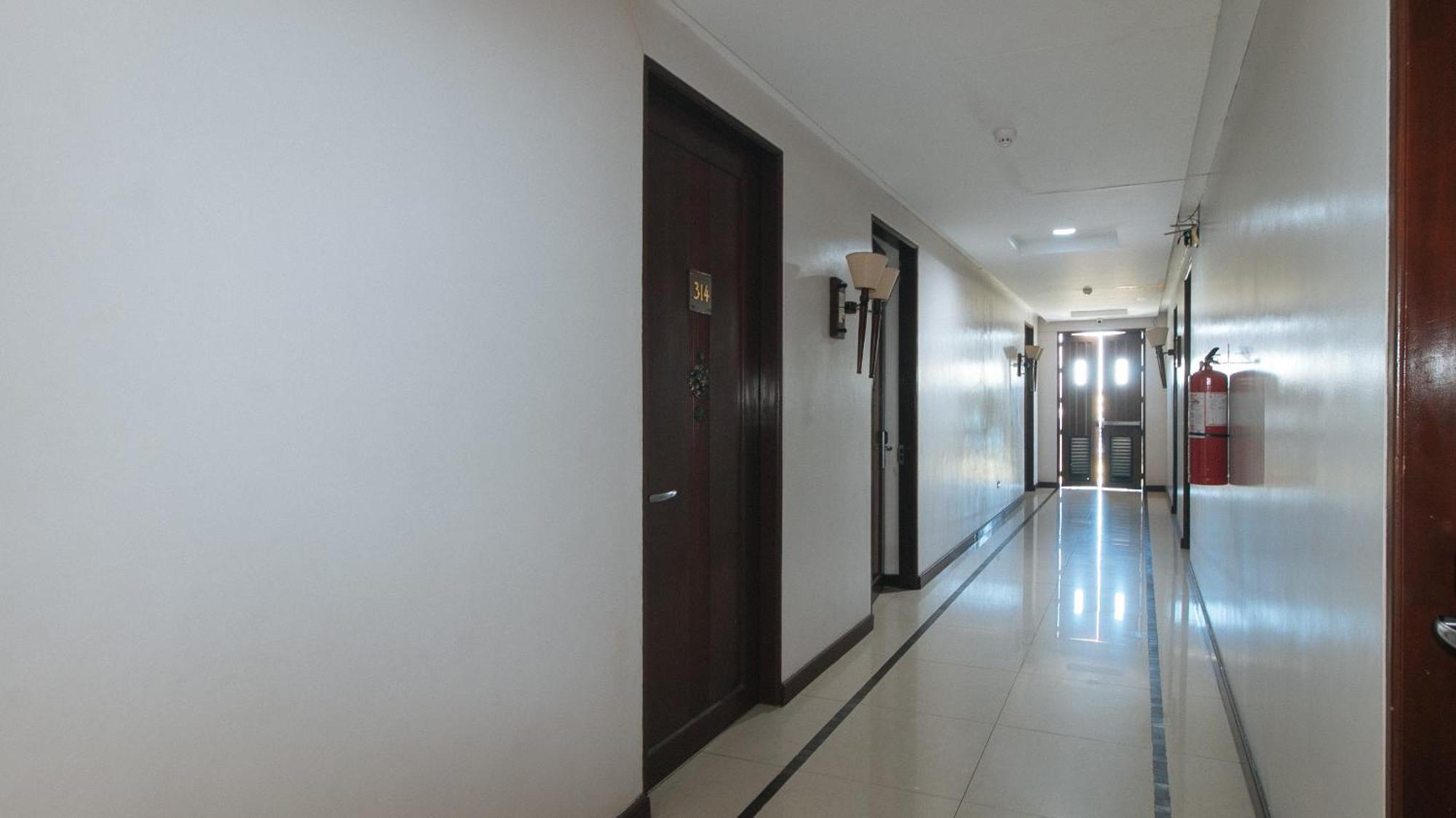 Bliss Hotel San Fernando Pampanga City Exterior foto